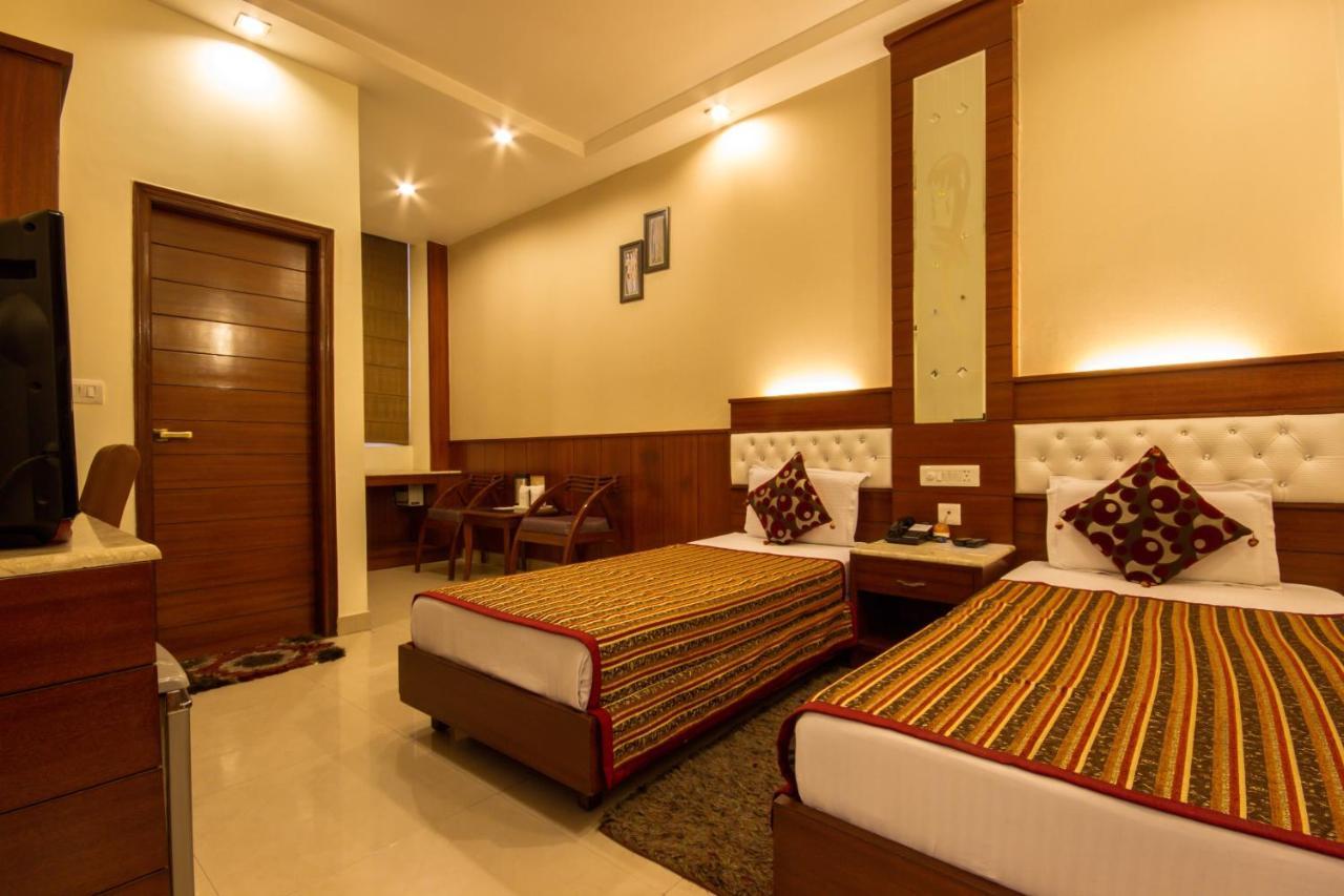 Hotel Aster Inn New Delhi Exterior foto